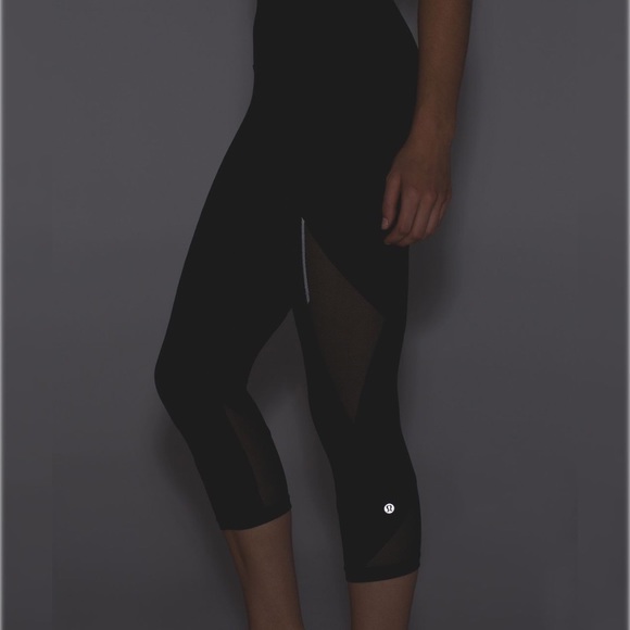 Lululemon Fast As Light Crop Black Full-On® Luxtreme 4 - Picture 2 of 13
